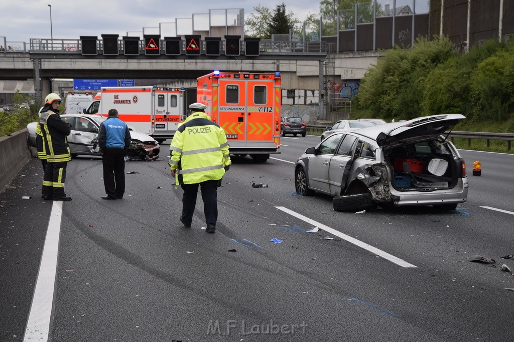 VU Auffahrunfall A 3 Rich Oberhausen kurz vor AS Koeln Dellbrueck P139.JPG - Miklos Laubert